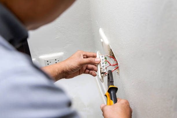 Best Licensed Electrician  in Clinton, MO